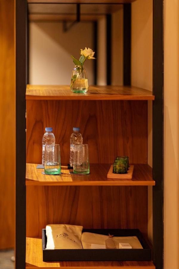 Hotel Jadali & Spa Марракеш Екстер'єр фото Bottled water in a hotel room